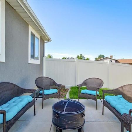 Fenced Backyard Pickleball Courts Close Pet Friendly Villa Orem Exterior photo